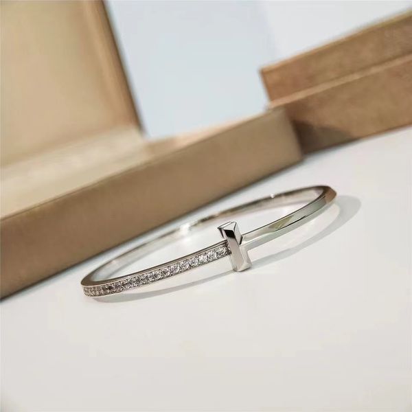 2023 new titanium steel luxury brand couple love tight t-shaped men's bracelet women's european classic designer bracelet, Silver
2023 new titanium steel luxury brand couple love tight t-shaped men's bracelet women's european classic designer bracelet, Silver