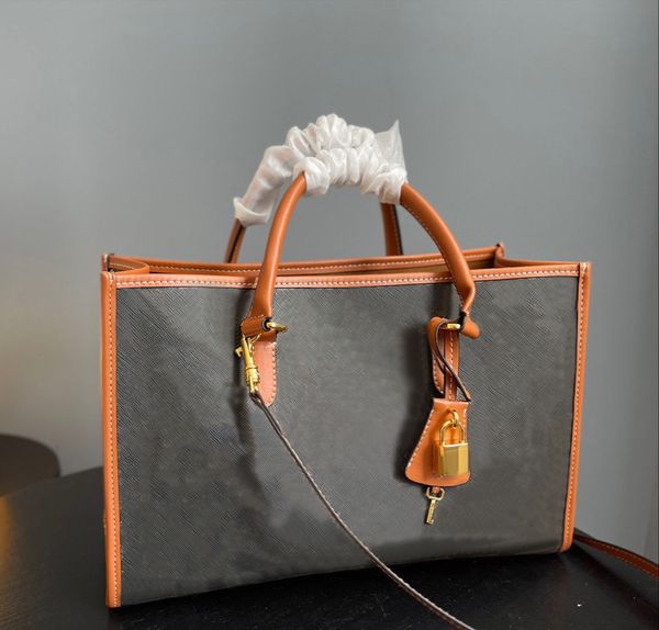 5a handbags luxurys designers bags shopping bag handbag all-match shoulder bag three color choose high capacity and casual style
5a handbags luxurys designers bags shopping bag handbag all-match shoulder bag three color choose high capacity and casual style