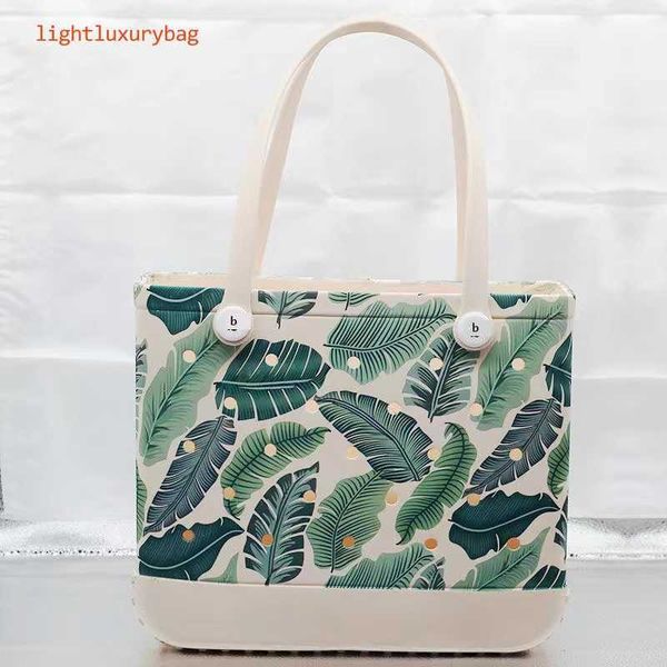 5a designer fashion beach storage package shopping basket hollow out hole handbags large capacity outdoor camping pet bag practical 230301
5a designer fashion beach storage package shopping basket hollow out hole handbags large capacity outdoor camping pet bag practical 230301