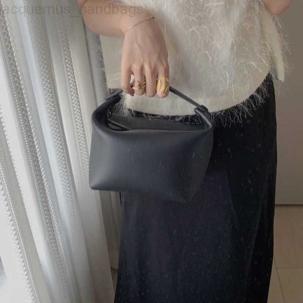 the row designer tote bag bag women's lunch box small design leather hand in cow simple hand quality
the row designer tote bag bag women's lunch box small design leather hand in cow simple hand quality