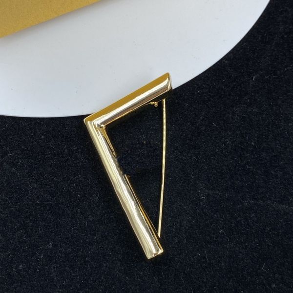 classic letter earrings charm vintage famous brand brooch designer brooch women's brooch jewelry gift box party souvenir box, Golden
classic letter earrings charm vintage famous brand brooch designer brooch women's brooch jewelry gift box party souvenir box, Golden