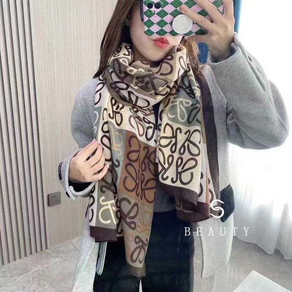 2022 spring new cotton and linen high-grade silk women's check summer sunscreen shawl mother scarf, Blue;gray
2022 spring new cotton and linen high-grade silk women's check summer sunscreen shawl mother scarf, Blue;gray