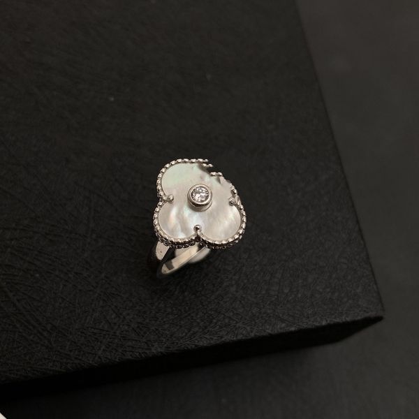 2023 luxury ring shell four-leaf clover opening ring light luxury niche design senior sense no box, Golden;silver
2023 luxury ring shell four-leaf clover opening ring light luxury niche design senior sense no box, Golden;silver