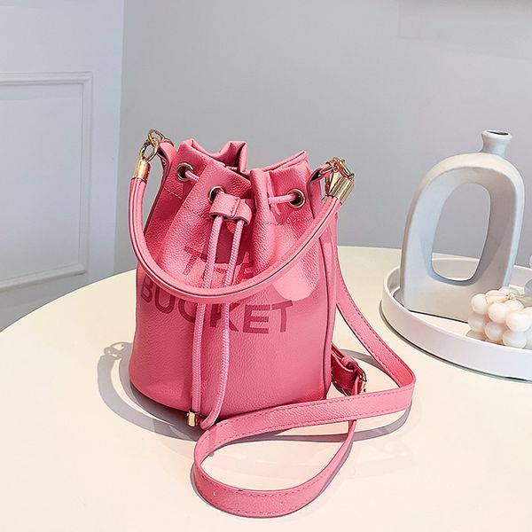 5a quality designer bag lady classic pull closure leather bucket bag womens men luxury handbag original tote drawstring shoulder fashion buc
5a quality designer bag lady classic pull closure leather bucket bag womens men luxury handbag original tote drawstring shoulder fashion buc