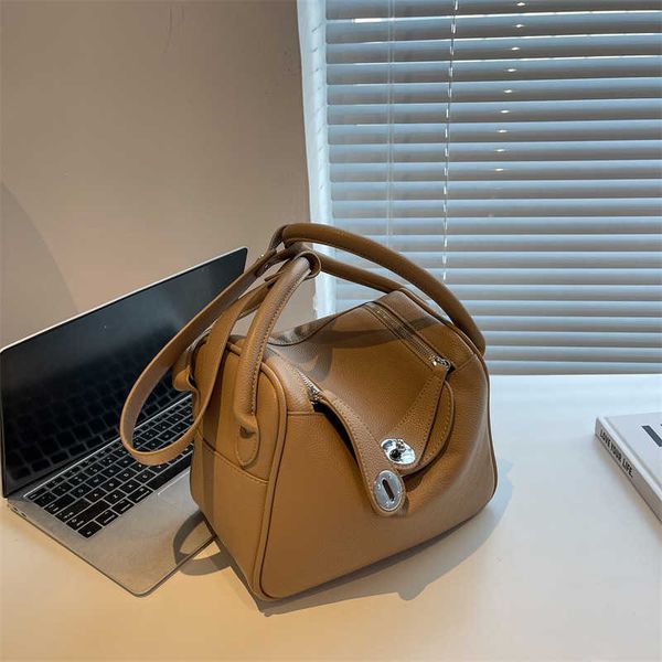 original designer h doctor hand bag western style pillow 2023 new lock button lychee pattern shoulder large capacity textured cross body wom
original designer h doctor hand bag western style pillow 2023 new lock button lychee pattern shoulder large capacity textured cross body wom