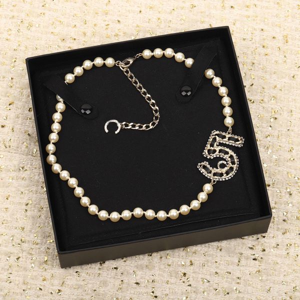 2023 luxury quality charm choker pendant necklace with diamond black genuine leather number design nature shell beads have box stamp ps3911, Silver
2023 luxury quality charm choker pendant necklace with diamond black genuine leather number design nature shell beads have box stamp ps3911, Silver