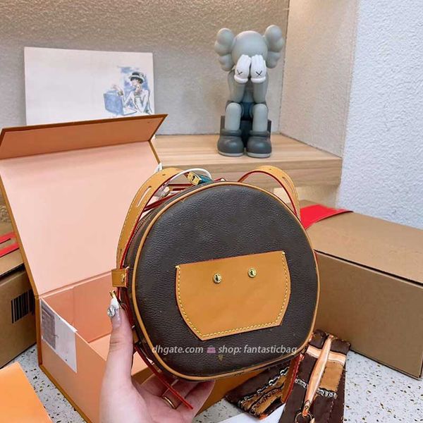 small round type leather handbag apple bag single shoulder crossbody light luxury leather women's bag
small round type leather handbag apple bag single shoulder crossbody light luxury leather women's bag