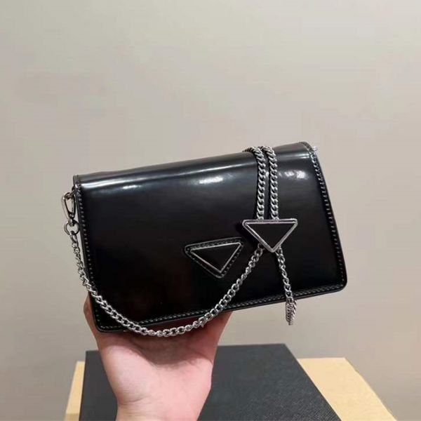 mini phone bags designer bag woman luxury crossbody shoulder bag tiny flaps purse tote fashion cross body patent leather triangle chain 5a 2
mini phone bags designer bag woman luxury crossbody shoulder bag tiny flaps purse tote fashion cross body patent leather triangle chain 5a 2