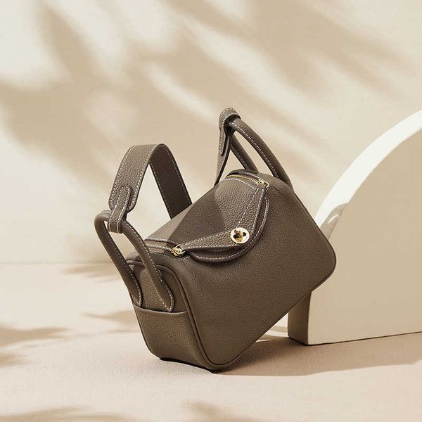 h lind casual bag women bag 2023 new lychee pattern cowhide lind pillow fahion wide houlder trap ingle houlder meenger doctor
h lind casual bag women bag 2023 new lychee pattern cowhide lind pillow fahion wide houlder trap ingle houlder meenger doctor