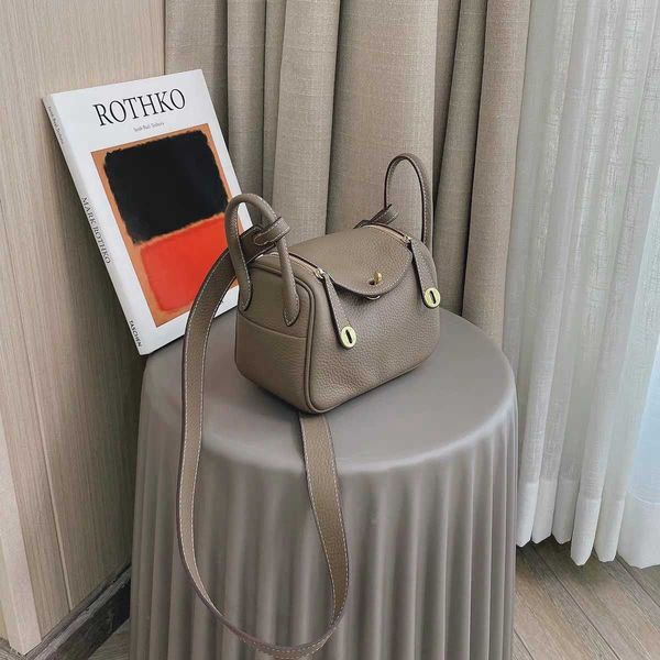luxury h ermes tote bags lind luxurys handbags 2023 new layer cowhide mini pillow leather single shoulder diagonal cross women s large capa
luxury h ermes tote bags lind luxurys handbags 2023 new layer cowhide mini pillow leather single shoulder diagonal cross women s large capa