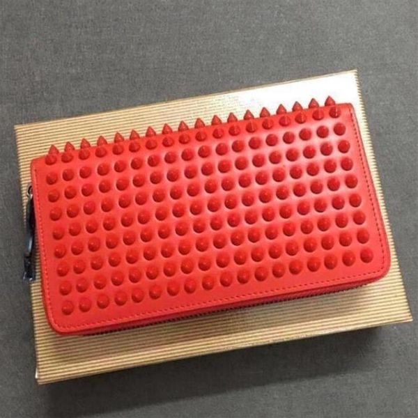 name brand style red sole panelled spiked calfskin studded long wallets clutch women patent leather rivets bag clutches lady panet255z, Red;black
name brand style red sole panelled spiked calfskin studded long wallets clutch women patent leather rivets bag clutches lady panet255z, Red;black