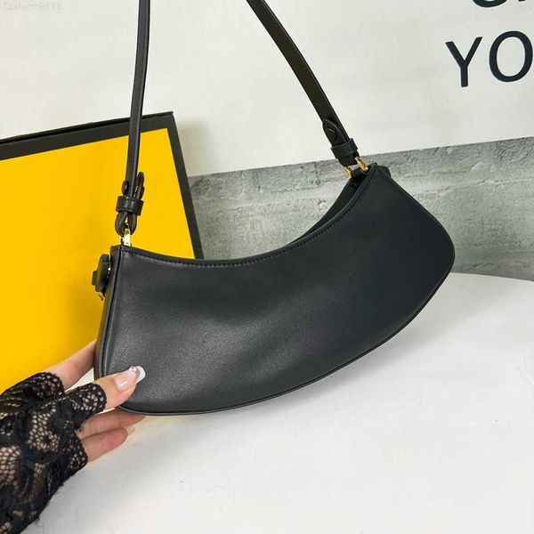 custom luxury authentic designer purses half moon genuine leather underarm handbags women bags armpit bag with zipper
custom luxury authentic designer purses half moon genuine leather underarm handbags women bags armpit bag with zipper
