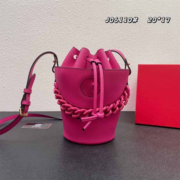 women's designer crossbody bag leather handbag purse head logo plastic chain handle tote bag mini fashion bucket bag wallet 20x17x19 cm
women's designer crossbody bag leather handbag purse head logo plastic chain handle tote bag mini fashion bucket bag wallet 20x17x19 cm