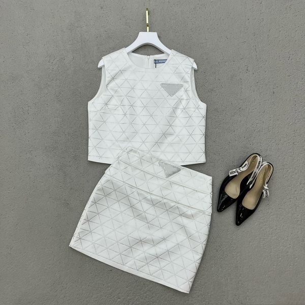 2023 spring and summer new women's dress sleeveless sleeve in front of the triangle label decoration fashion everything casual wear, White
2023 spring and summer new women's dress sleeveless sleeve in front of the triangle label decoration fashion everything casual wear, White