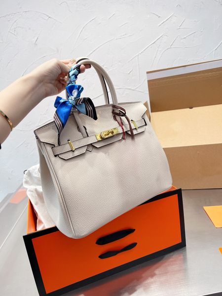 fashion 7a tote women handbag shoulder bag crossbody bag large capacity original laser engraving hardware material leather hand sewing desig
fashion 7a tote women handbag shoulder bag crossbody bag large capacity original laser engraving hardware material leather hand sewing desig