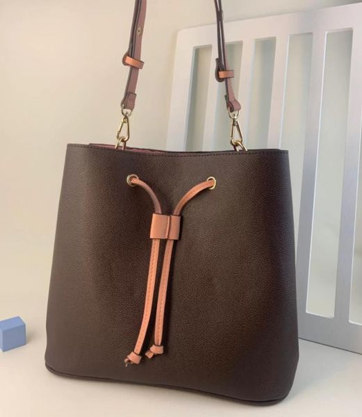 new luxury designer bag women shoulder bags leather flower bucket bag famous drawstring handbags cross body purse shopping bag louiseities
new luxury designer bag women shoulder bags leather flower bucket bag famous drawstring handbags cross body purse shopping bag louiseities