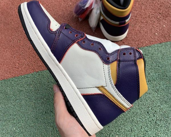 2023 men women jumpman 1 high og basketball shoes 1s court purple black sail sneakers trainers with box purple and black
2023 men women jumpman 1 high og basketball shoes 1s court purple black sail sneakers trainers with box purple and black