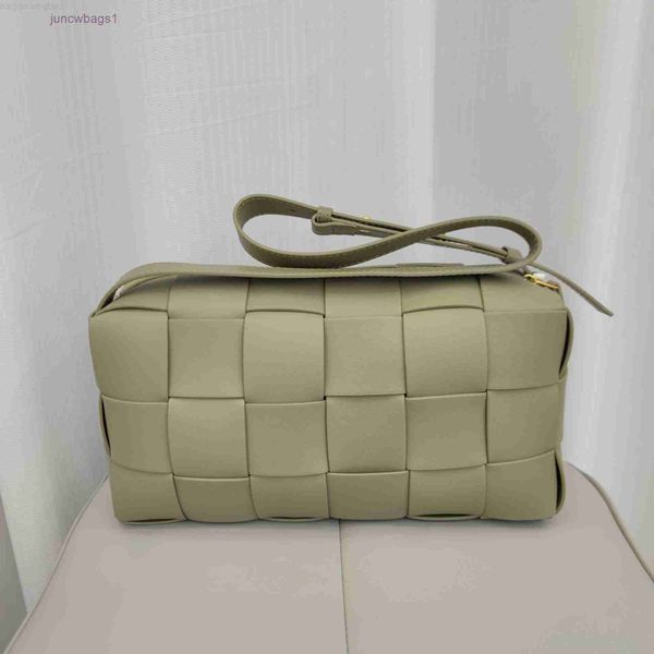 venetas bottegas bags cassette autumn and winter 2022 korean version new hand woven pillow bag cow leather square fashion shoulder women
venetas bottegas bags cassette autumn and winter 2022 korean version new hand woven pillow bag cow leather square fashion shoulder women