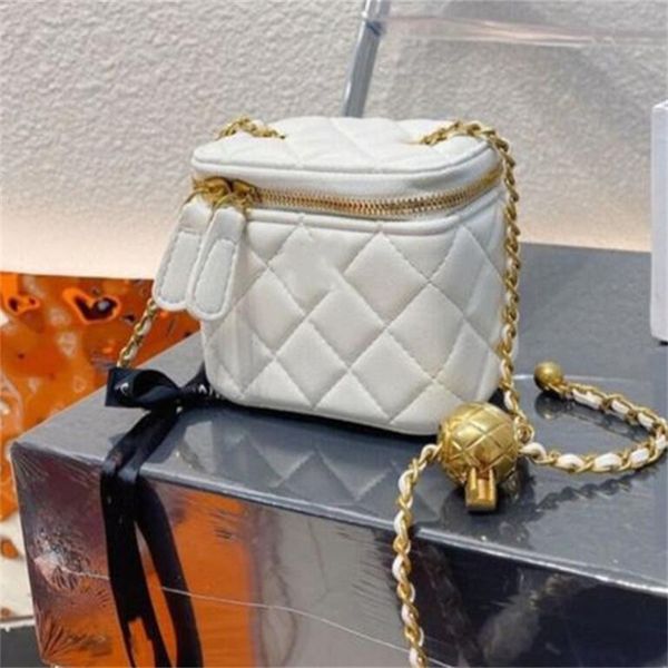 fashion designer cosmetic bags adjustable shoulder strap quilted cross body mini genuine leather luxury cosmetic handbags
fashion designer cosmetic bags adjustable shoulder strap quilted cross body mini genuine leather luxury cosmetic handbags