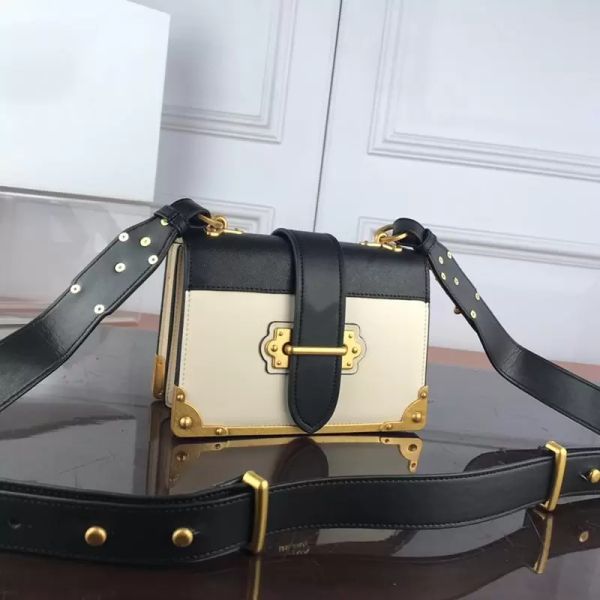 designer luxury handbags shoulder crossbody women bag genuine leather fashion girl shopping purse good hardware, Black;red
designer luxury handbags shoulder crossbody women bag genuine leather fashion girl shopping purse good hardware, Black;red