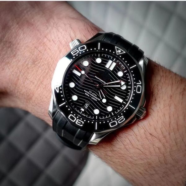 sport mens watch japanese miyota 8215 automatic mechanical 5atm waterproof luminous sapphire glass rubber strap 300m , montre de luxe , orol, Slivery;brown
sport mens watch japanese miyota 8215 automatic mechanical 5atm waterproof luminous sapphire glass rubber strap 300m , montre de luxe , orol, Slivery;brown
