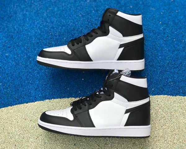 2023 authentic quality jumpman 1 basketball shoes high og 1s black white sports outdoor sneakers with original box
2023 authentic quality jumpman 1 basketball shoes high og 1s black white sports outdoor sneakers with original box