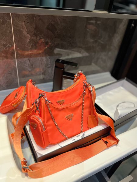 shoulder bags 5a quality 2 pieces set shoulder bag new pattern nylon handbags selling women luxurys fashion designers bags classic ladies di
shoulder bags 5a quality 2 pieces set shoulder bag new pattern nylon handbags selling women luxurys fashion designers bags classic ladies di