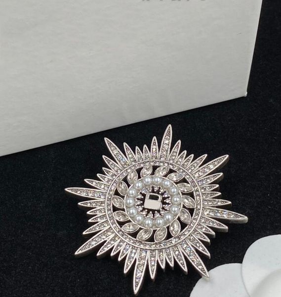 luxury designer silver plated brooch pins men women letter rhinestone pearl brooch badge party jewelry dress suit accessories lover's g, Gray
luxury designer silver plated brooch pins men women letter rhinestone pearl brooch badge party jewelry dress suit accessories lover's g, Gray