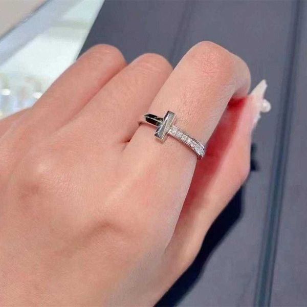 original 18k rose gold t1 ring s925 silver diamond set women's qixi valentine's day gift with logo
original 18k rose gold t1 ring s925 silver diamond set women's qixi valentine's day gift with logo