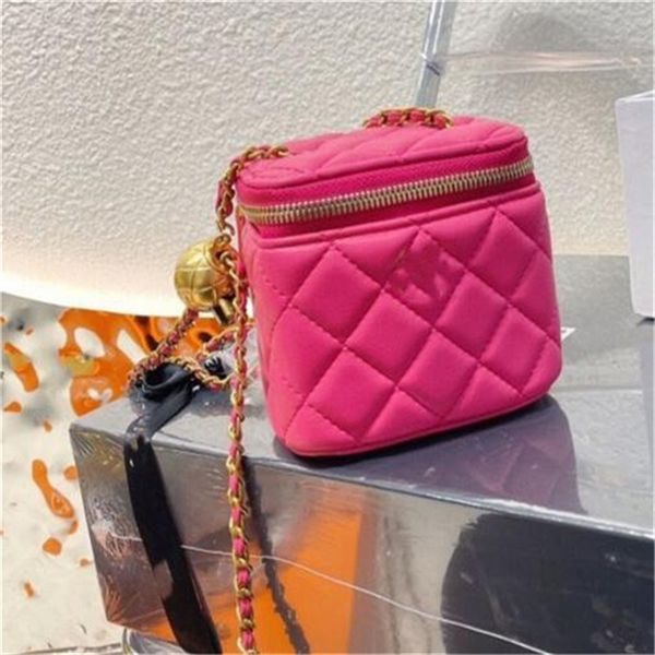 excellent quality lambskin cosmetic bag classic black zipper women's makeup purse lady shoulder chain bags designer handbags
excellent quality lambskin cosmetic bag classic black zipper women's makeup purse lady shoulder chain bags designer handbags