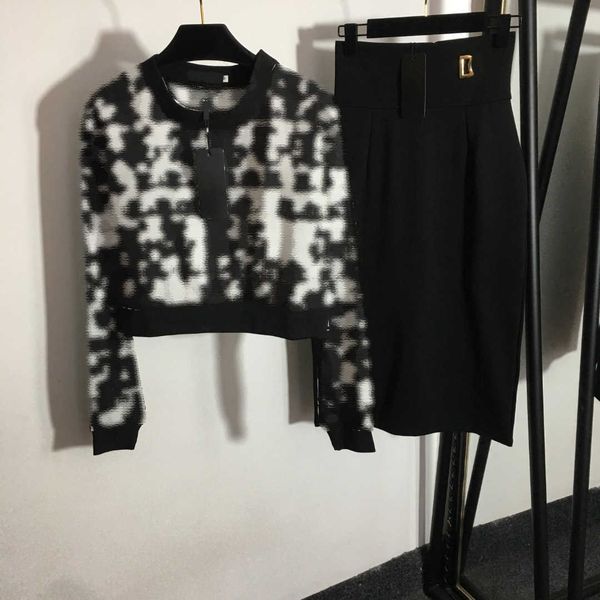 23ss designer brand long sleeve long skirt suit womens pure cotton round neck logo printing long skirts women clothing, Black;gray
23ss designer brand long sleeve long skirt suit womens pure cotton round neck logo printing long skirts women clothing, Black;gray