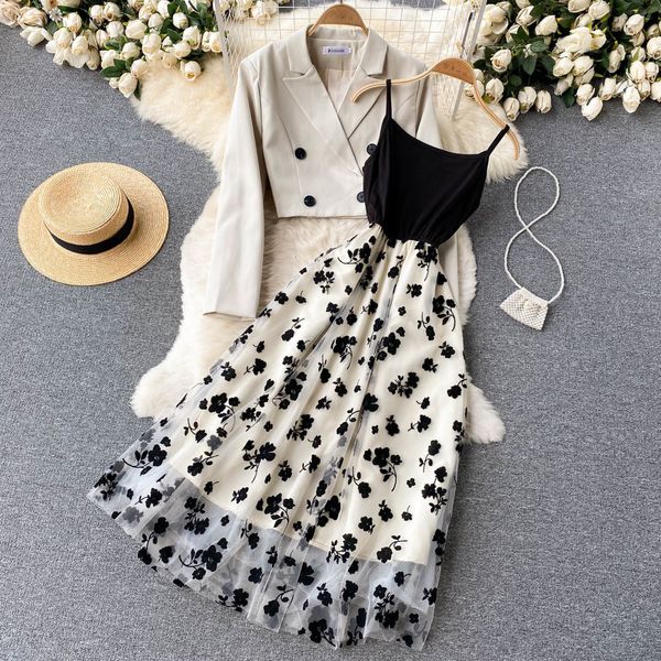 two piece dress temperament short style double breasted suit jacket female flocking gauze sling twopiece set 230302, White
two piece dress temperament short style double breasted suit jacket female flocking gauze sling twopiece set 230302, White