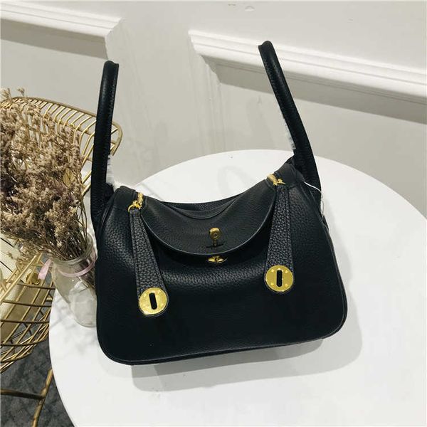 h doctor hand bag 2023 new medicine box one shoulder diagonal cross portable cow leather for women nurse gold buckle 8c61
h doctor hand bag 2023 new medicine box one shoulder diagonal cross portable cow leather for women nurse gold buckle 8c61