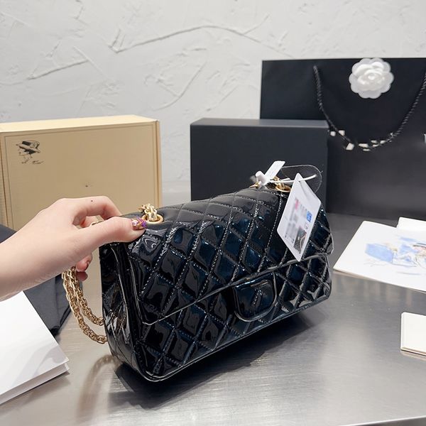 designer womens bag square clamshell portable diagonal bags quilted fashion multi-pocket patent leather gold metal hardware chain cross shou
designer womens bag square clamshell portable diagonal bags quilted fashion multi-pocket patent leather gold metal hardware chain cross shou