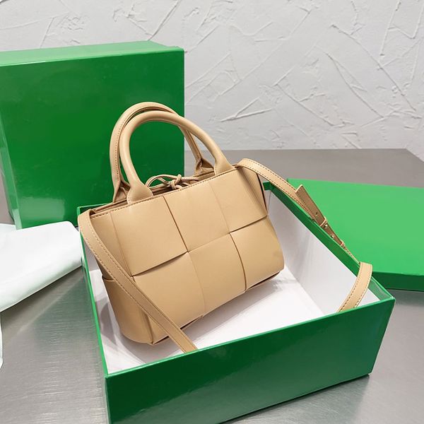 mini woven tote shopping bag plain handbags purse women cossbody bags zipper wallets genuine leather inside fashion letters classic brand ha
mini woven tote shopping bag plain handbags purse women cossbody bags zipper wallets genuine leather inside fashion letters classic brand ha
