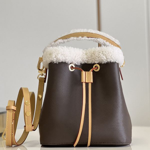 designer autumn and winter bucket bag cashmere genuine leather coated canvas 20cm neonoe bb high-end shoulder handbags m46319 with box
designer autumn and winter bucket bag cashmere genuine leather coated canvas 20cm neonoe bb high-end shoulder handbags m46319 with box