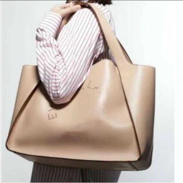 single-shoulder bag with the same simple fashion style as new star idol drama 2302
single-shoulder bag with the same simple fashion style as new star idol drama 2302