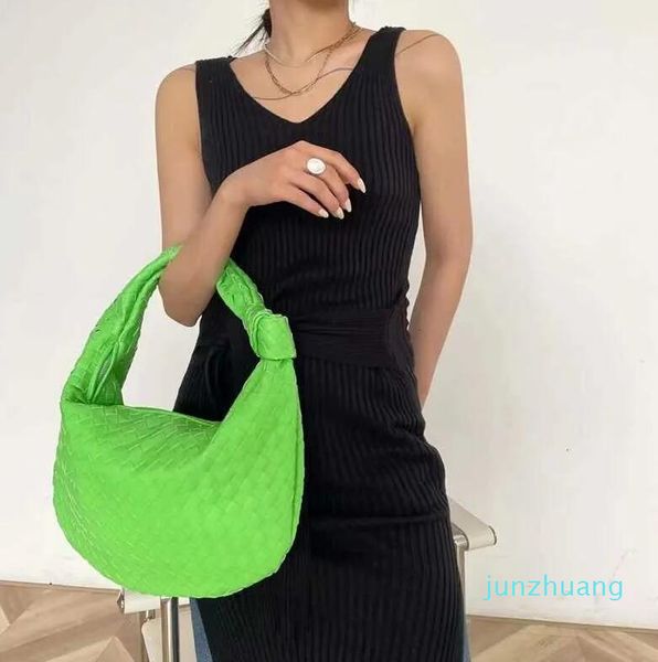 2022 fashion bags hand- luxury woven leather printing large-capacity shoulder bag ladies pu knotted handle casual hand 01
2022 fashion bags hand- luxury woven leather printing large-capacity shoulder bag ladies pu knotted handle casual hand 01