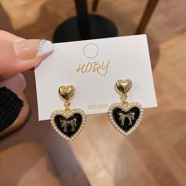 korean version of sweet pearl love earrings, exquisite design, oil drop earrings, fashionable ol palace style bow earrings, Golden
korean version of sweet pearl love earrings, exquisite design, oil drop earrings, fashionable ol palace style bow earrings, Golden