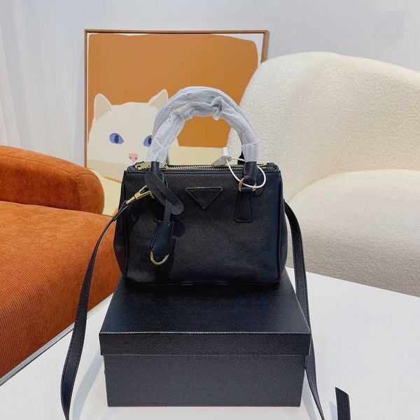 evening bags clutch totes designer designers luxurys women handbags solid color bag letter triangle woman handbag temperament versatile ladi
evening bags clutch totes designer designers luxurys women handbags solid color bag letter triangle woman handbag temperament versatile ladi