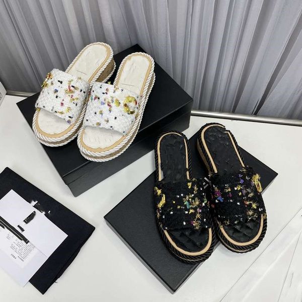 2023 summer women platform slide designer quilting sandals luxury flat channel slippers rubber thick bottoms flip flops beach shoes x22a
2023 summer women platform slide designer quilting sandals luxury flat channel slippers rubber thick bottoms flip flops beach shoes x22a