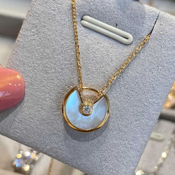 v amulet necklace cnc18k rose gold peacock stone white fritillaria small collar chain, Silver
v amulet necklace cnc18k rose gold peacock stone white fritillaria small collar chain, Silver
