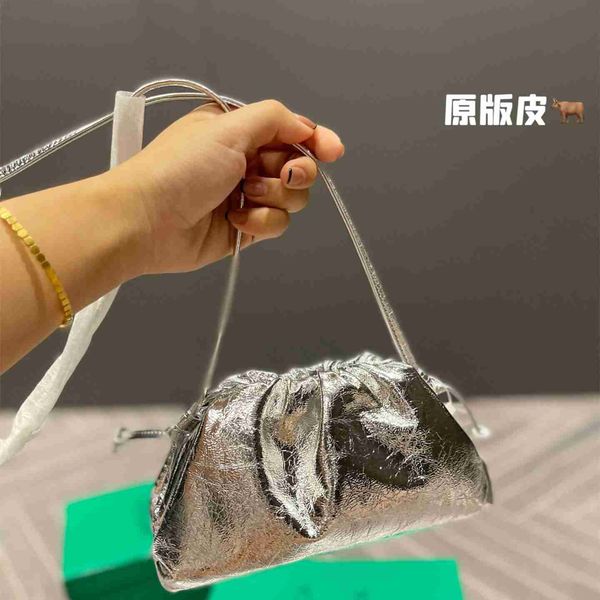 customizable women's bag 2023 genuine leather cloud bag hand holding straddle single shoulder soft skin dumpling armpit bag
customizable women's bag 2023 genuine leather cloud bag hand holding straddle single shoulder soft skin dumpling armpit bag