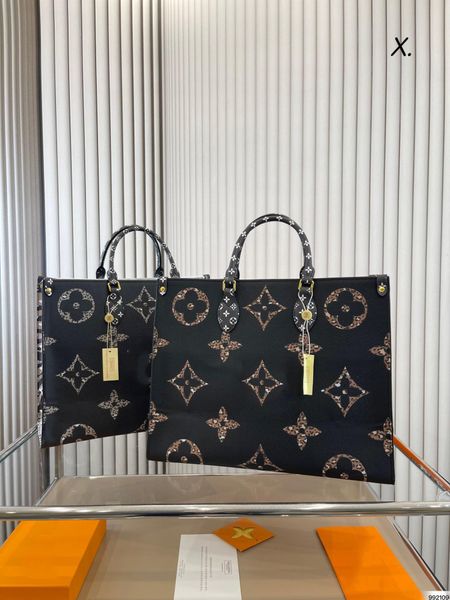 luxurys designer onthego embossed black flower bag women bags handbags tote shoulder louiseity handbag viutonity leather diamond evening pur
luxurys designer onthego embossed black flower bag women bags handbags tote shoulder louiseity handbag viutonity leather diamond evening pur