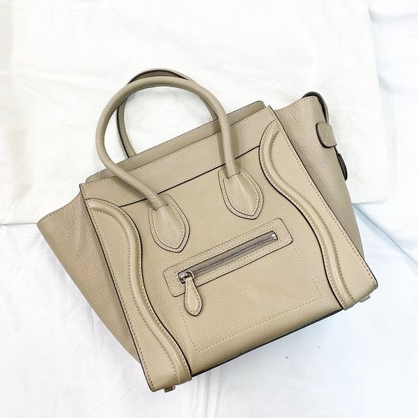 the tote celins luggage designer bag 2 size luxurys smile face wallet womens man purse famous genuine leather shoulder crossbody fashion clu
the tote celins luggage designer bag 2 size luxurys smile face wallet womens man purse famous genuine leather shoulder crossbody fashion clu