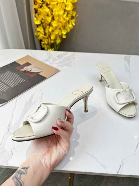 spring and summer 2023 brand's latest luxury designer leather women's sandals sling shoes women's fashion sandals l026, Black
spring and summer 2023 brand's latest luxury designer leather women's sandals sling shoes women's fashion sandals l026, Black