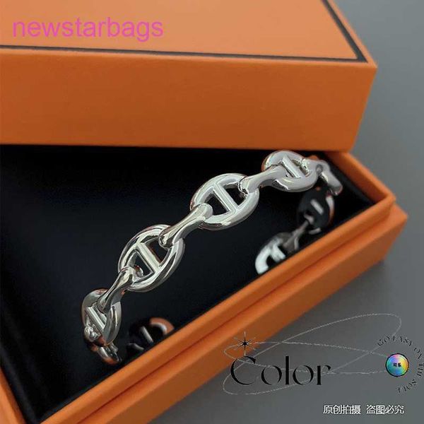 designer herms bracelet for sale light luxury high-end jewelry simple and elegant refined version h plain silver bracelet opening q pig nose, Golden;silver
designer herms bracelet for sale light luxury high-end jewelry simple and elegant refined version h plain silver bracelet opening q pig nose, Golden;silver