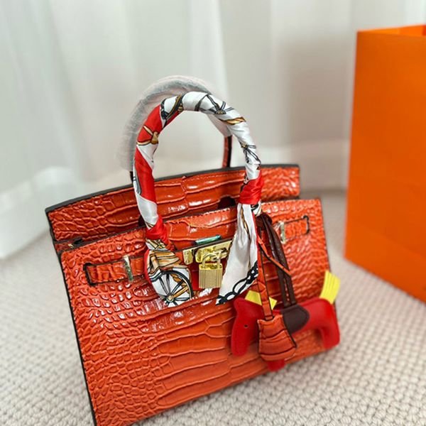 crocodile handbag small shoulder bag plain genuine leather crossbody purse gold hardware lock decoration pony accessories and ribbons hand b
crocodile handbag small shoulder bag plain genuine leather crossbody purse gold hardware lock decoration pony accessories and ribbons hand b