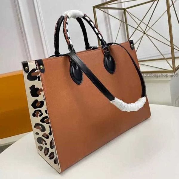 luxurys designers bags womens hand purse flower tote bag ladies casual pvc leather shoulder female big handbag
luxurys designers bags womens hand purse flower tote bag ladies casual pvc leather shoulder female big handbag