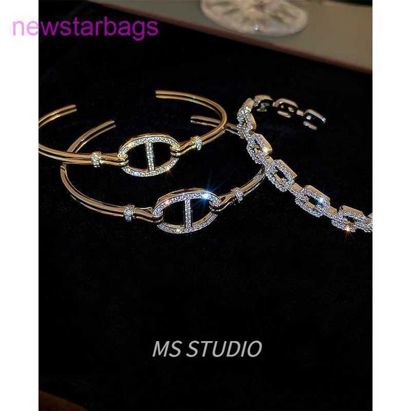 designer herms bracelet for sale ms studio niche design fashion light luxury pig nose open bracelet personality versatile chain female, Golden;silver
designer herms bracelet for sale ms studio niche design fashion light luxury pig nose open bracelet personality versatile chain female, Golden;silver